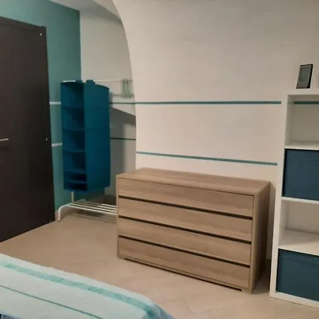 Nel Budello Di Ceriale, A 50 Metri Dal Mare, Aria Condizionata, Patio E Posto Auto In Cortile