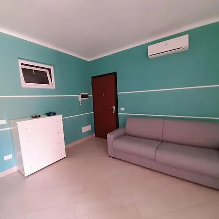 Nel Budello Di Ceriale, A 50 Metri Dal Mare, Aria Condizionata, Patio E Posto Auto In Cortile * Ceriale